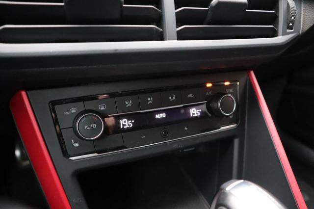 Volkswagen Polo 1.0 TSI Join Navigatie/ Automaat / LMV 